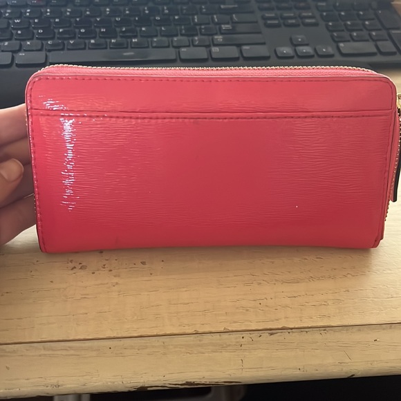 Kate Spade Patent Leather Hot Pink Wallet With Bow - Picture 2 of 6